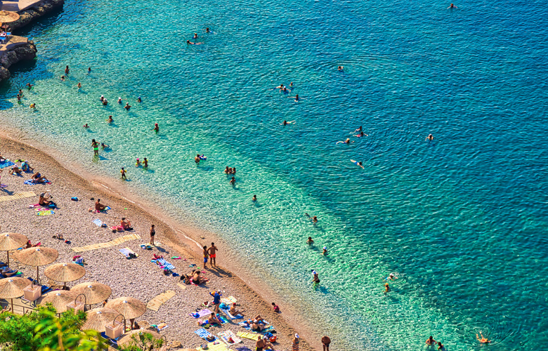 Μια… ανάσα από την Αθήνα 3 εντυπωσιακές παραλίες της Πελοποννήσου – News.gr