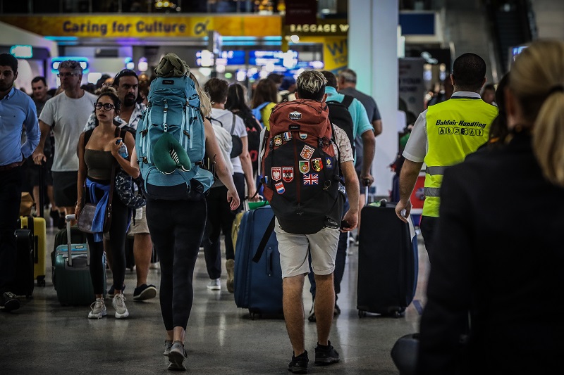 «Απογειώθηκε» η επιβατική κίνηση στα αεροδρόμια της χώρας – News.gr