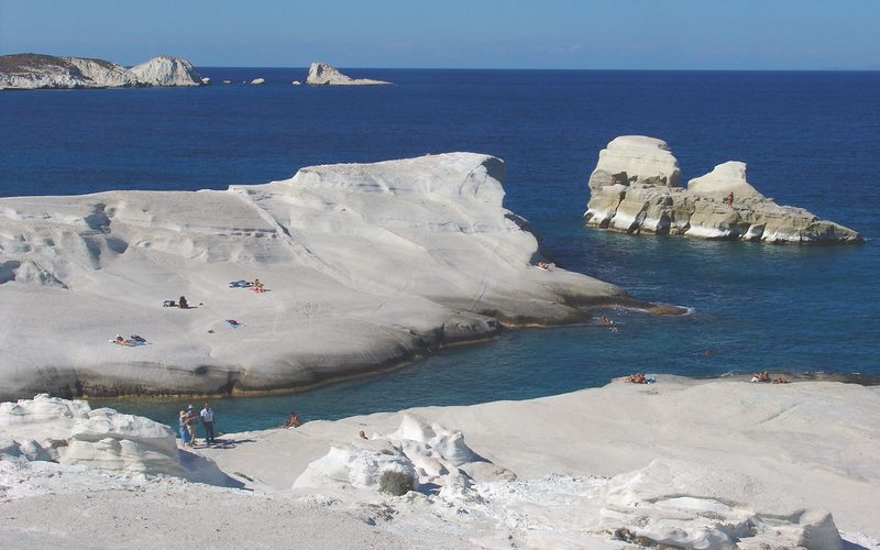 Μήλος: Ταξιδιωτικός Οδηγός για το Ηφαιστειακό Νησί